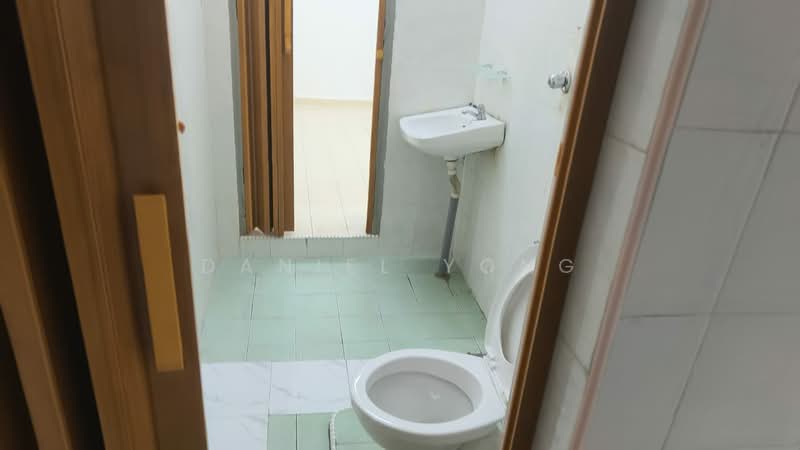 2-storey Terraced House for Sale in Taman Universiti (Skudai) - Daniel Yong - Bathroom - PropertyGuru.com.my