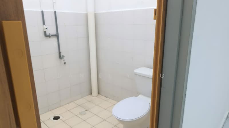 2-storey Terraced House for Sale in Taman Universiti (Skudai) - Daniel Yong - Bathroom - PropertyGuru.com.my