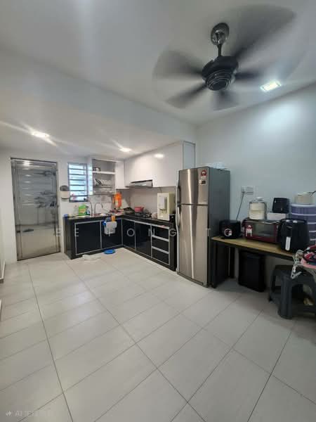 1-storey Terraced House for Sale in Taman Universiti (Skudai) - Ee Fong Toh - Kitchen - PropertyGuru.com.my