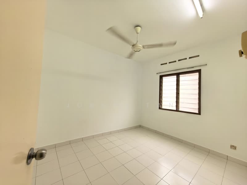 Apartment for Rent at Subang Perdana Goodyear Court 5 - Joanna Tan - Master bedroom. - PropertyGuru.com.my