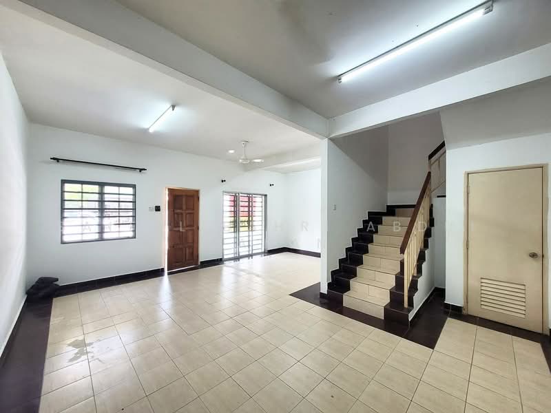 Rumah Teres 2 Tingkat untuk Dijual di Kota Puteri Seksyen 5 (Batu Arang) - Saiful Bahri Abdul Manan - Living Room - PropertyGuru.com.my