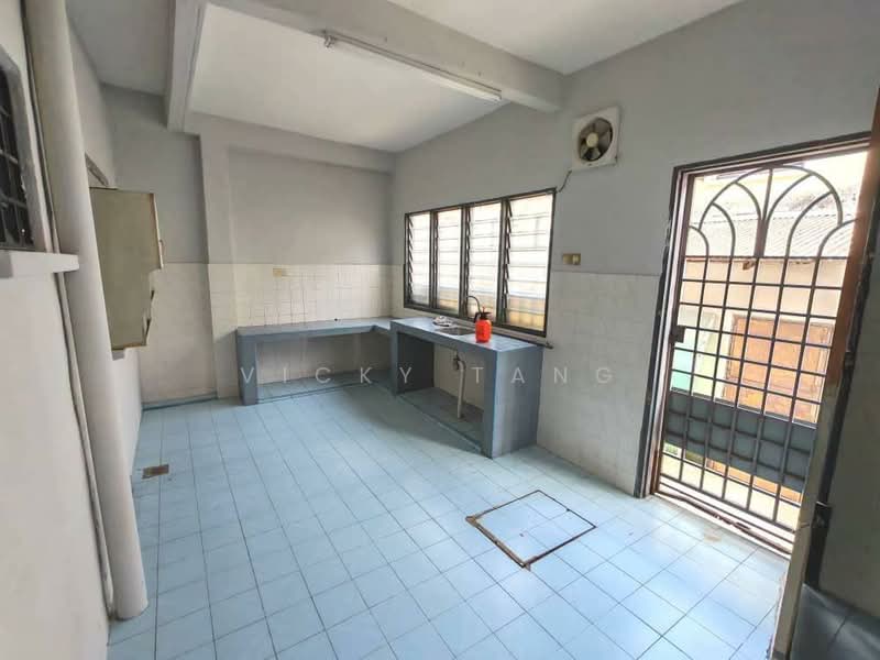 Rumah Teres 2 Tingkat untuk Dijual di Taman Sungai Besi Indah (Seri Kembangan) - Vicky Tang - Kitchen - PropertyGuru.com.my