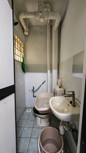 Pangsapuri untuk Dijual di Taman Batu Caves - NOROLLAH MOHAMAD - Bathroom - PropertyGuru.com.my