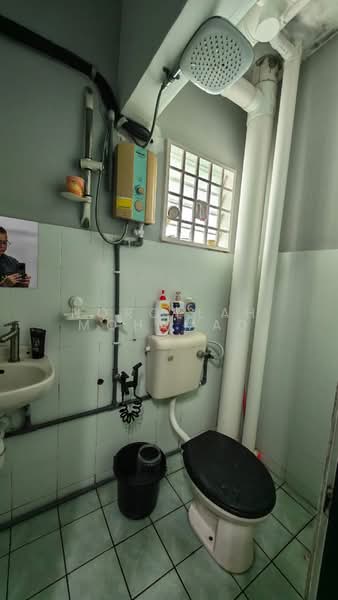 Pangsapuri untuk Dijual di Taman Batu Caves - NOROLLAH MOHAMAD - Bathroom - PropertyGuru.com.my
