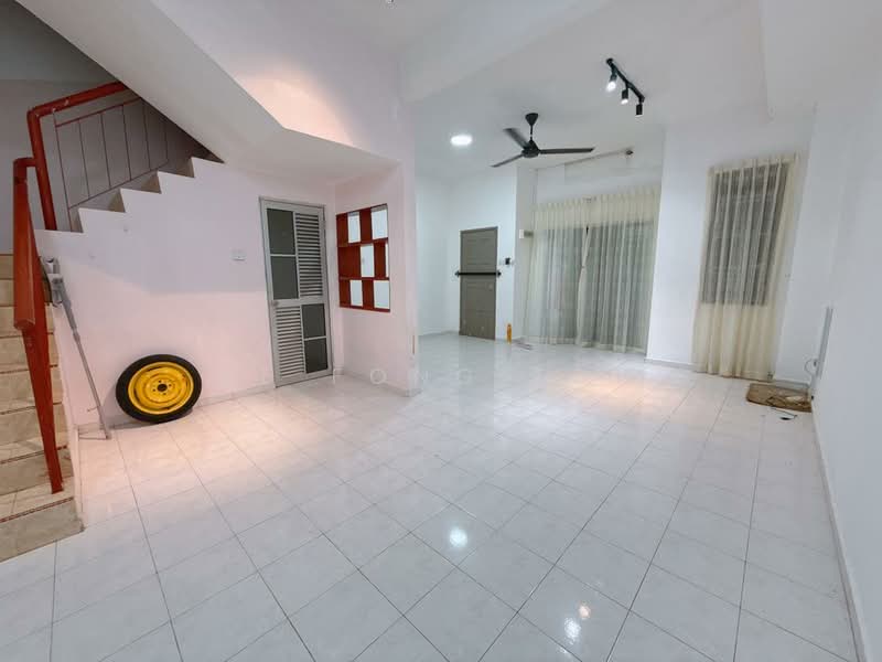 Rumah Teres 2 Tingkat untuk Dijual di Taman Kota Jaya (Kota Tinggi) - Ee Fong Toh - Living Room - PropertyGuru.com.my