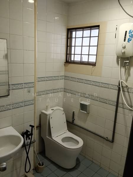 Apartment for Rent at Sri Tanjung - Muhammad Taufeeq - Bathroom - PropertyGuru.com.my