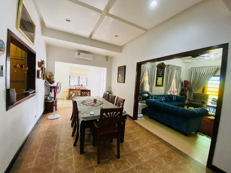 Semi-Detached House for Sale in Ukay Perdana (Ulu Kelang) - Nur Alia Omar - Dining Room - PropertyGuru.com.my