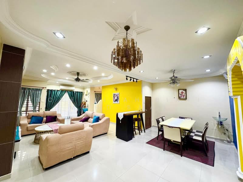 Rumah Teres 2 Tingkat untuk Dijual di Seksyen 23 (Shah Alam) - Norfazilah Binti Mohd Saad - Living Room - PropertyGuru.com.my