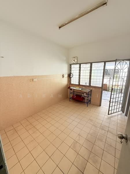 Rumah Teres 2 Tingkat untuk Dijual di Taman Wawasan (Puchong) - Adibah Salim - Kitchen - PropertyGuru.com.my