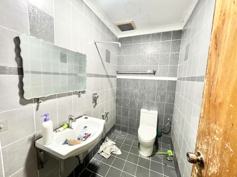 Rumah Teres 2 Tingkat untuk Dijual di Taman Pandan Indah (Ampang) - Mohd Aizat Saiful Bahri - Bathroom - PropertyGuru.com.my