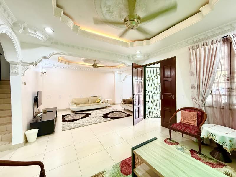 Rumah Berkembar untuk Dijual di Seksyen 13 (Shah Alam) - Norfazilah Binti Mohd Saad - Living Room - PropertyGuru.com.my