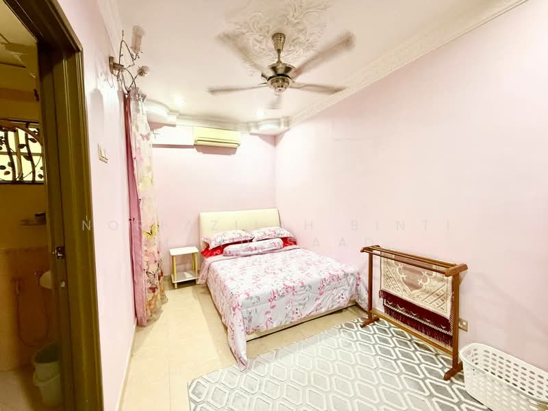 Rumah Berkembar untuk Dijual di Seksyen 13 (Shah Alam) - Norfazilah Binti Mohd Saad - Bedroom - PropertyGuru.com.my