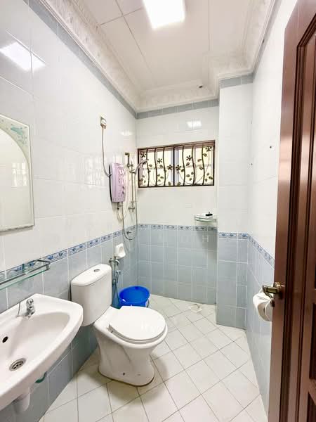 Rumah Berkembar untuk Dijual di Seksyen 13 (Shah Alam) - Norfazilah Binti Mohd Saad - Bathroom - PropertyGuru.com.my
