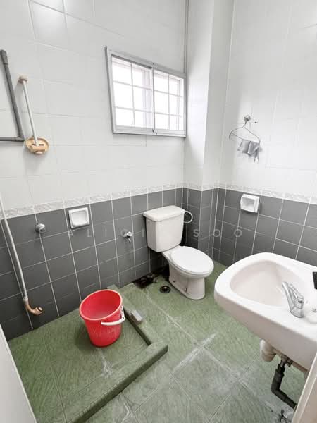 Rumah Teres 2 Tingkat untuk Dijual di Bukit Rahman Putra (Sungai Buloh) - Alicia Soo - Bathroom - PropertyGuru.com.my