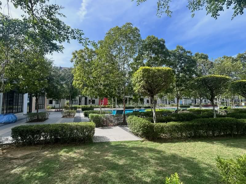 3-storey Terraced House for Sale in Sepang (Selangor) - Jaze Ong - Garden - PropertyGuru.com.my