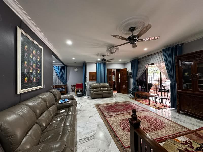 Bungalow for Sale in Bandar Rinching (Semenyih) - Noraini Dahan - Living Room - PropertyGuru.com.my