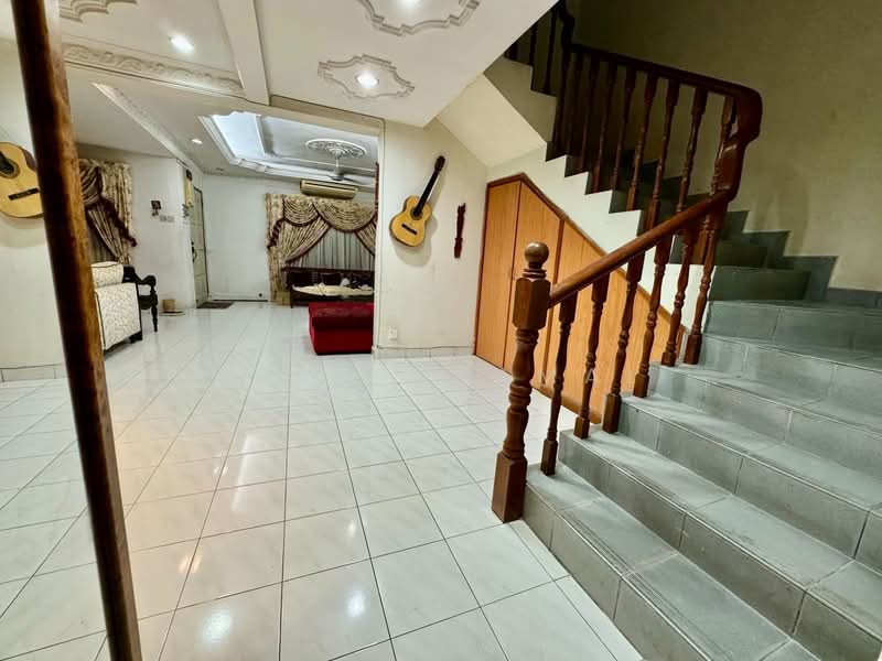 2-storey Terraced House for Sale in Taman Villa Heights 2 (Kajang) - Farah Kamal - Living Room - PropertyGuru.com.my