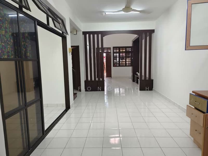 1.5-storey Terraced House for Sale in Taman Pelangi Indah (Ulu Tiram) - Ee Fong Toh - Living Room - PropertyGuru.com.my