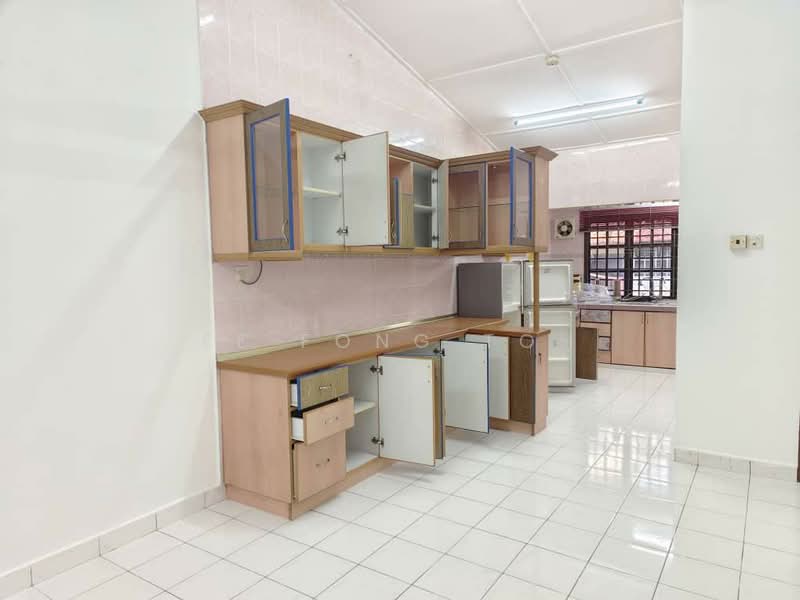 1.5-storey Terraced House for Sale in Taman Pelangi Indah (Ulu Tiram) - Ee Fong Toh - Kitchen - PropertyGuru.com.my