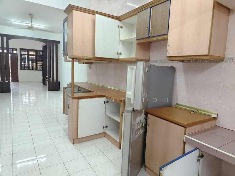 1.5-storey Terraced House for Sale in Taman Pelangi Indah (Ulu Tiram) - Ee Fong Toh - Kitchen - PropertyGuru.com.my
