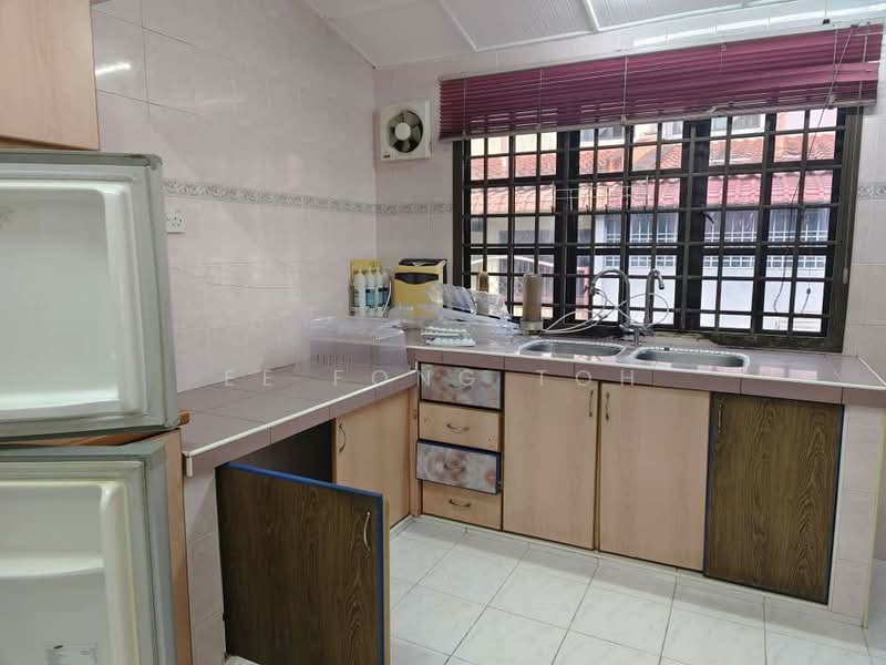 1.5-storey Terraced House for Sale in Taman Pelangi Indah (Ulu Tiram) - Ee Fong Toh - Kitchen - PropertyGuru.com.my
