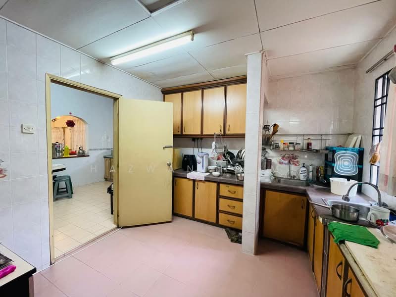 2-storey Terraced House for Sale in Bukit Jelutong (Shah Alam) - Hazwan Hilmi - Kitchen - PropertyGuru.com.my