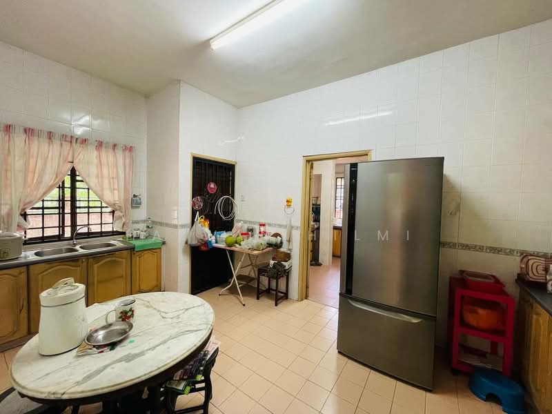 2-storey Terraced House for Sale in Bukit Jelutong (Shah Alam) - Hazwan Hilmi - Kitchen - PropertyGuru.com.my