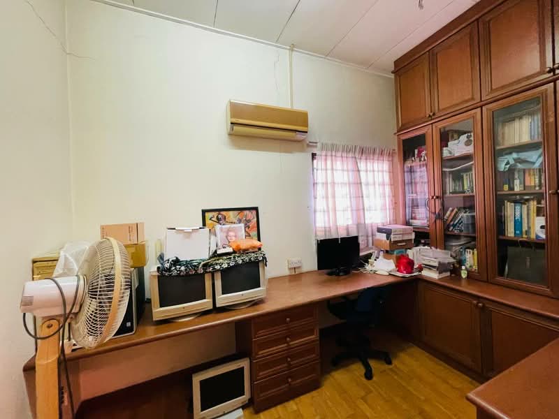 2-storey Terraced House for Sale in Bukit Jelutong (Shah Alam) - Hazwan Hilmi - Study - PropertyGuru.com.my