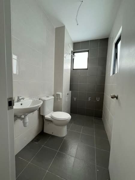 Rumah Teres 1.5 Tingkat untuk Disewa di Taman Akasia (Semenyih) - Wesley Fu - Bathroom - PropertyGuru.com.my
