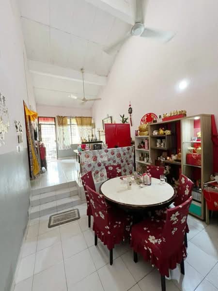 1-storey Terraced House for Sale in Johor Bahru (Johor) - Ellen Yeap - Dining Room - PropertyGuru.com.my