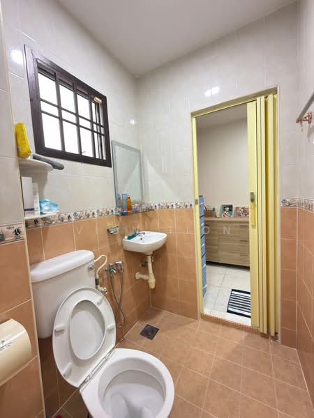 Rumah Teres 2 Tingkat untuk Dijual di Taman Setia Indah (Tebrau) - Vion Tion - Bathroom - PropertyGuru.com.my