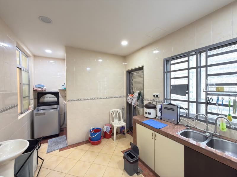 Rumah Teres 2 Tingkat untuk Dijual di Taman Setia Indah (Tebrau) - Vion Tion - Kitchen - PropertyGuru.com.my