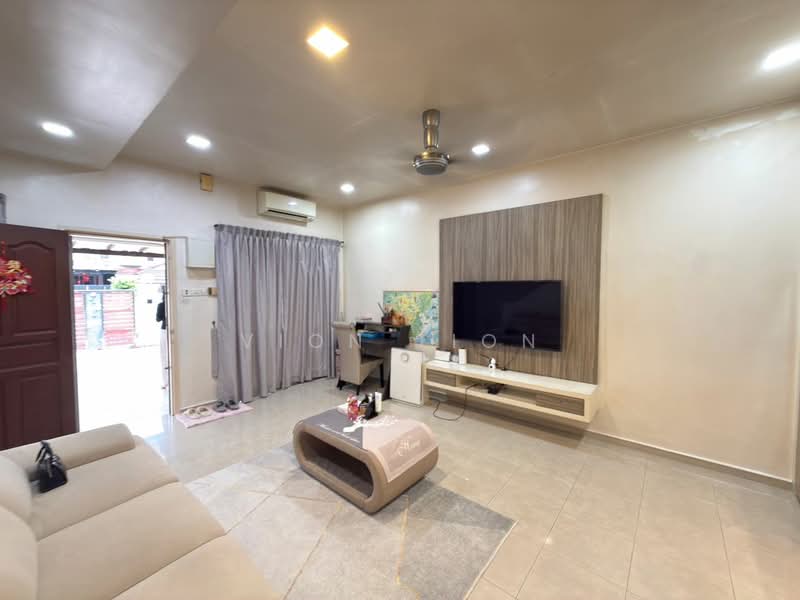 Rumah Teres 2 Tingkat untuk Dijual di Taman Setia Indah (Tebrau) - Vion Tion - Living Room - PropertyGuru.com.my