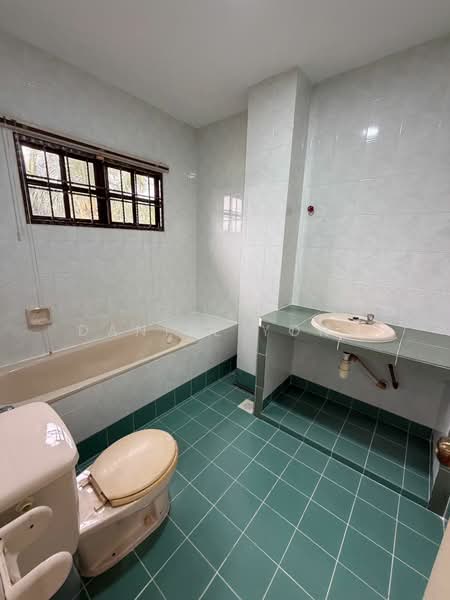 Bungalow for Rent in Bandar Putra (Kulai) - Daniel Yong - Bathroom - PropertyGuru.com.my