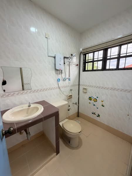 Bungalow for Rent in Bandar Putra (Kulai) - Daniel Yong - Bathroom - PropertyGuru.com.my
