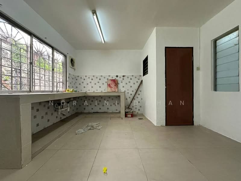 Rumah Teres 2 Tingkat untuk Dijual di Taman Cheras Awana (Cheras) - Noraini Dahan - Kitchen - PropertyGuru.com.my