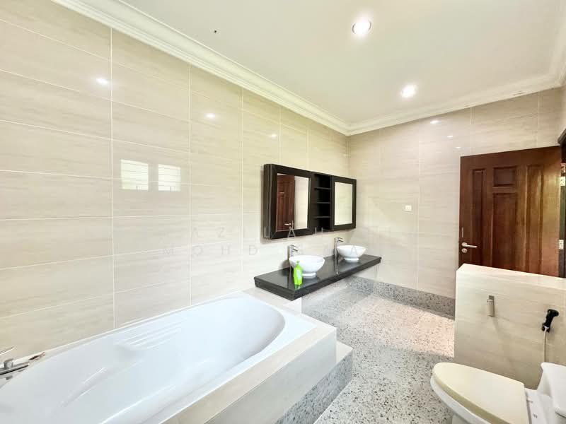 Bungalow for Sale in SS19 (Subang Jaya) - Norfazilah Binti Mohd Saad - Bathroom - PropertyGuru.com.my