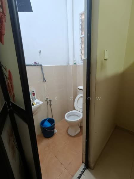 Flat for Sale at Taman Maluri - Zack Chow - Bathroom - PropertyGuru.com.my