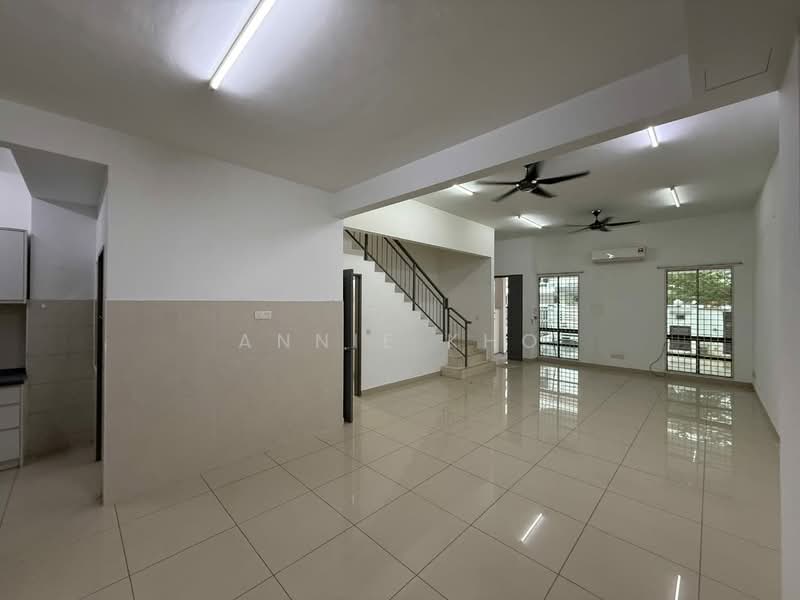 2-storey Terraced House for Sale in Setia Indah 12 (Setia Alam) - Annie Kho - Living Room - PropertyGuru.com.my