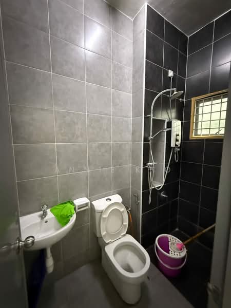 2-storey Terraced House for Sale in Setia Indah 12 (Setia Alam) - Annie Kho - Bathroom - PropertyGuru.com.my