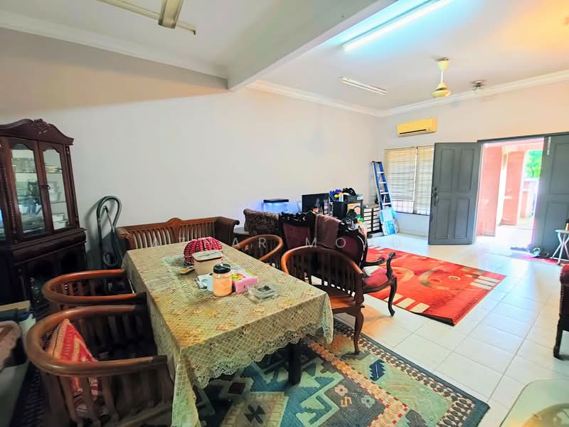 2-storey Terraced House for Sale in Bukit Jelutong (Shah Alam) - Azhar Mohd - Living Room - PropertyGuru.com.my