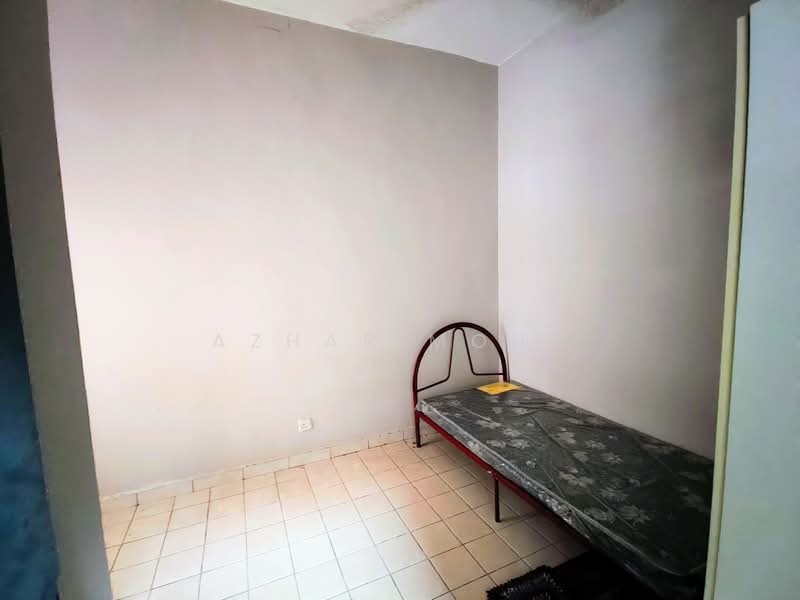 2-storey Terraced House for Sale in Bukit Jelutong (Shah Alam) - Azhar Mohd - Bedroom - PropertyGuru.com.my
