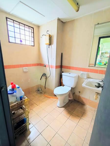 2-storey Terraced House for Sale in Bukit Jelutong (Shah Alam) - Azhar Mohd - Bathroom - PropertyGuru.com.my