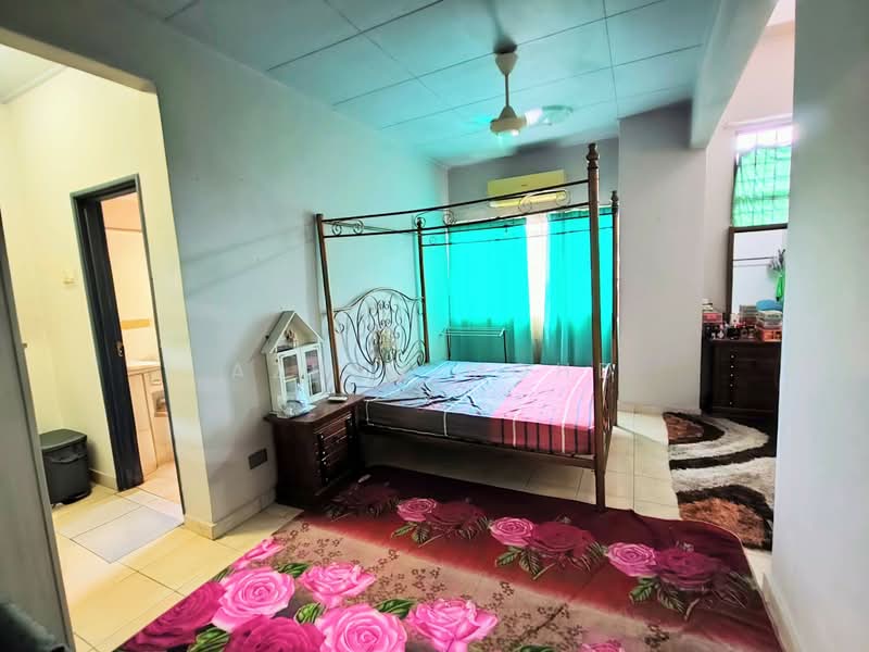 2-storey Terraced House for Sale in Bukit Jelutong (Shah Alam) - Azhar Mohd - Bedroom - PropertyGuru.com.my
