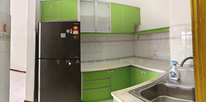 Pangsapuri untuk Dijual di Sri Teratai Apartment - Shally Pun - Kitchen - PropertyGuru.com.my