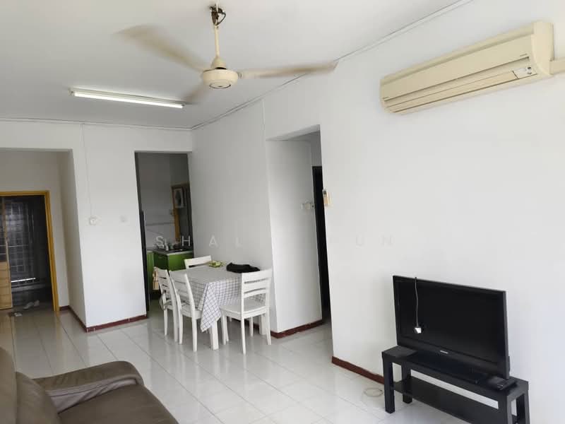 Pangsapuri untuk Dijual di Sri Teratai Apartment - Shally Pun - Living Room - PropertyGuru.com.my