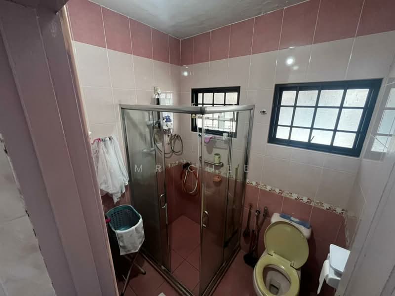 Terraced House for Sale in Taman Tambun (Ipoh) - Mr Chee - Bathroom - PropertyGuru.com.my
