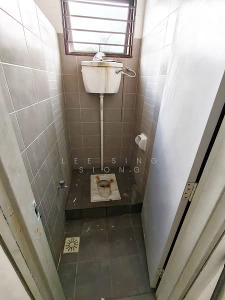 Kedai untuk Disewa di Sungai Buloh (Selangor) - Lee Sing Siong - Bathroom - PropertyGuru.com.my
