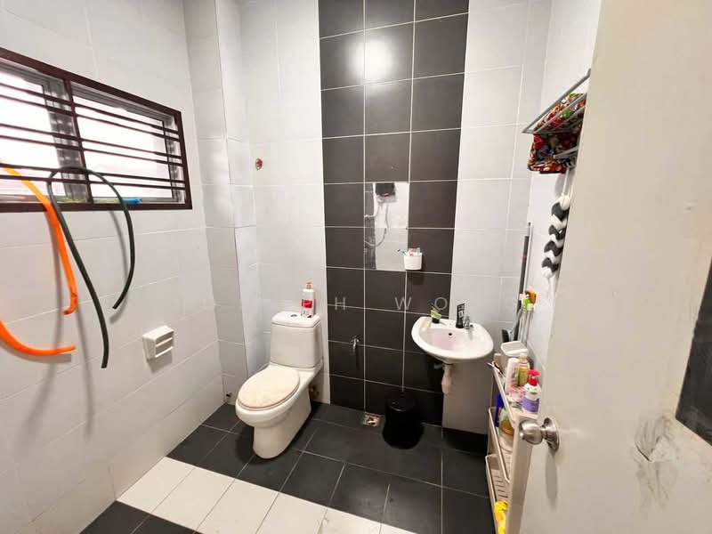2-storey Terraced House for Sale in Taman Nusantara Prima (Gelang Patah) - Joseph Wong - Bathroom - PropertyGuru.com.my