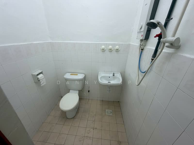 Rumah Teres 1 Tingkat untuk Disewa di Taman Puteri Wangsa (Ulu Tiram) - Danny Yap - Bathroom - PropertyGuru.com.my